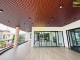 Trần Nhôm Giả Gỗ Có Phù Hợp Với Nhà Phố Hiện Đại? Ưu Điểm Thực Tế